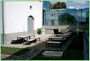Blick in den Biergarten des Rathauses