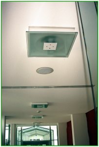 Deckenleuchten im Rathaus Weiensee