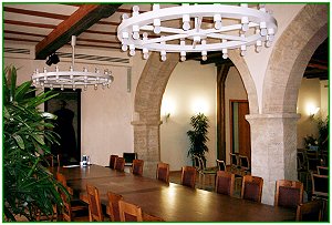die "kleinen" Kronleuchter im Festsaal