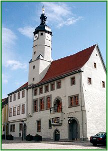 Das historische Rathaus, mit der Ratsbrauerei in Weiensee