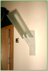 Wandleuchte im modernen Rathaus